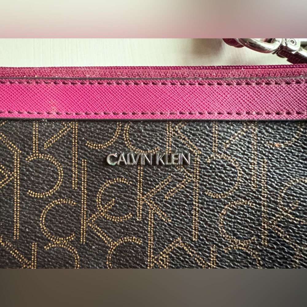 Calvin Klein | Pink & Brown Mongram Wristlet 🤎 - Picture 5 of 11